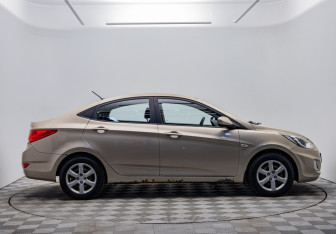 Подержанный автомобиль Hyundai Solaris Sedan 2011 года (4 фото)