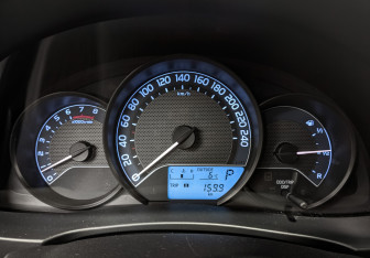 Подержанный автомобиль Toyota Corolla Sedan 2014 года (16 фото)