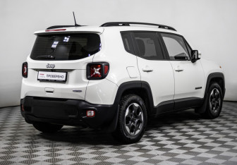 Подержанный автомобиль Jeep Renegade 2018 года (5 фото)