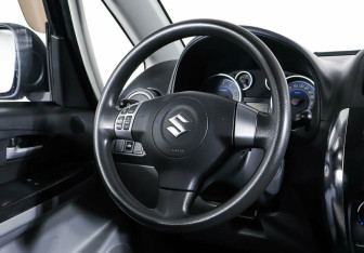 Подержанный автомобиль Suzuki SX4 Hatchback 2012 года (11 фото)