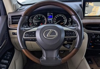 Подержанный автомобиль Lexus LX 2020 года (22 фото)