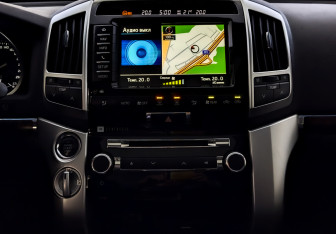 Подержанный автомобиль Toyota Land Cruiser Suv 2014 года (15 фото)