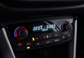 Подержанный автомобиль Suzuki SX4 Hatchback 2014 года (15 фото)