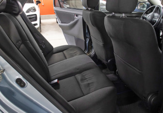 Подержанный автомобиль Toyota Corolla Sedan 2006 года (12 фото)