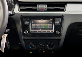 Подержанный автомобиль Skoda Rapid Liftback 2018 года (15 фото)