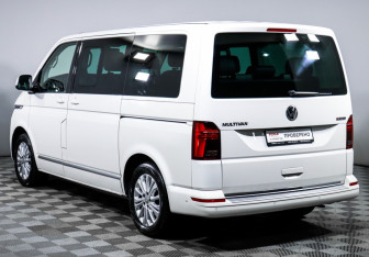 Подержанный автомобиль Volkswagen Multivan 2020 года (6 фото)