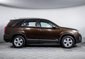 Подержанный автомобиль Kia Sorento 2017 года (4 фото)