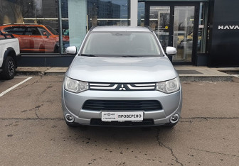 Подержанный автомобиль Mitsubishi Outlander 2012 года (2 фото)