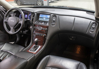 Подержанный автомобиль Infiniti QX50 2014 года (11 фото)
