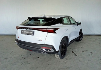 Подержанный автомобиль Omoda C5 2023 года (6 фото)