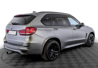 Подержанный автомобиль BMW X5 2015 года (5 фото)