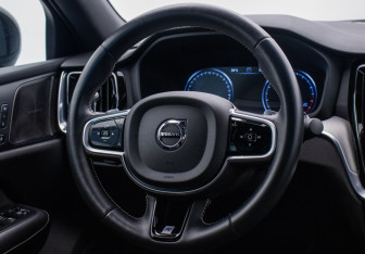 Подержанный автомобиль Volvo S60 2019 года (15 фото)