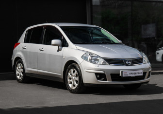 Подержанный автомобиль Nissan Tiida Hatchback 2010 года (3 фото)
