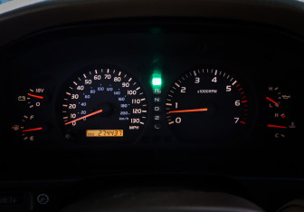 Подержанный автомобиль Toyota Land Cruiser Suv 2002 года (16 фото)