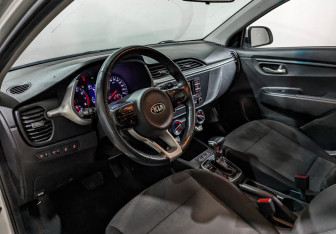 Подержанный автомобиль Kia Rio Hatchback 2021 года (13 фото)