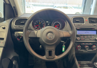 Подержанный автомобиль Volkswagen Golf Hatchback 2010 года (14 фото)
