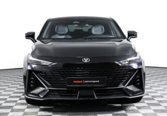 Подержанный автомобиль Changan UNI-V 2023 года (2 фото)