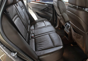 Подержанный автомобиль BMW X5 2011 года (12 фото)