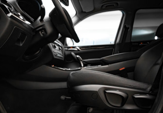 Подержанный автомобиль BMW X3 2014 года (24 фото)