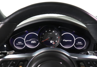 Подержанный автомобиль Porsche Cayenne 2018 года (11 фото)