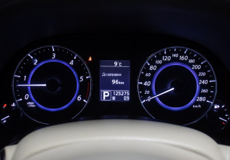 Подержанный автомобиль Infiniti FX 2012 года (14 фото)