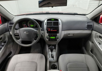 Подержанный автомобиль Kia Cerato Sedan 2007 года (12 фото)