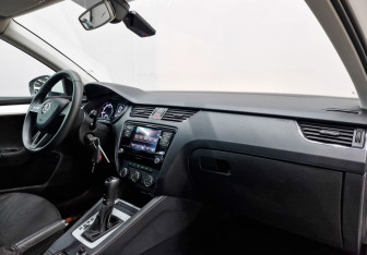 Подержанный автомобиль Skoda Octavia Liftback 2019 года (13 фото)
