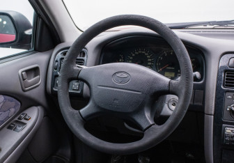 Подержанный автомобиль Toyota Avensis Sedan 1998 года (15 фото)