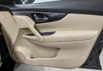 Подержанный автомобиль Nissan X-Trail 2015 года (19 фото)