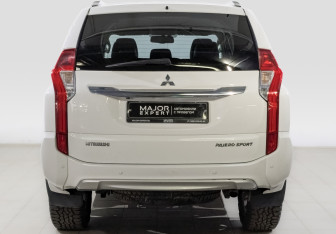 Подержанный автомобиль Mitsubishi Pajero Sport 2018 года (6 фото)