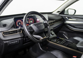 Подержанный автомобиль Exeed LX 2022 года (11 фото)