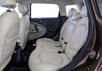 Подержанный автомобиль MINI Countryman 2015 года (18 фото)