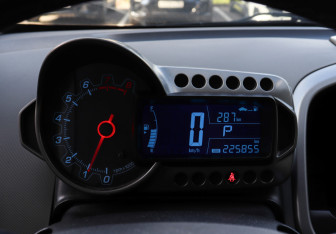 Подержанный автомобиль Chevrolet Aveo Hatchback 2012 года (9 фото)