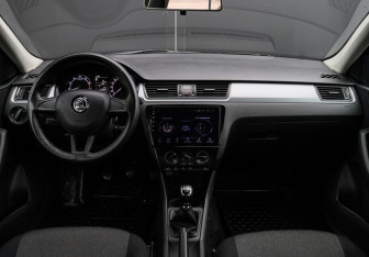 Подержанный автомобиль Skoda Rapid Liftback 2018 года (9 фото)