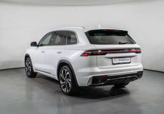 Подержанный автомобиль Geely Monjaro 2023 года (7 фото)