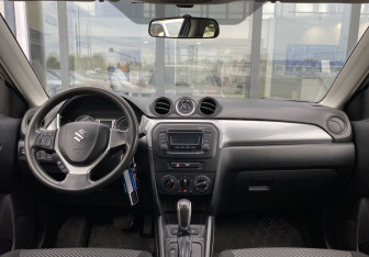Подержанный автомобиль Suzuki Vitara 2015 года (11 фото)