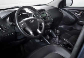 Подержанный автомобиль Hyundai ix35 2010 года (14 фото)