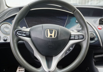 Подержанный автомобиль Honda Civic Hatchback 2008 года (13 фото)