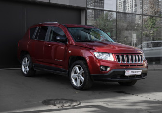 Подержанный автомобиль Jeep Compass 2011 года (3 фото)