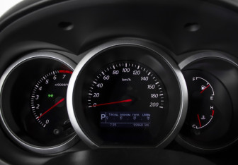 Подержанный автомобиль Suzuki Grand Vitara 2008 года (11 фото)