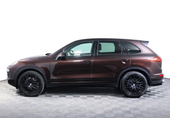 Подержанный автомобиль Porsche Cayenne 2015 года (8 фото)