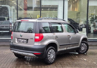 Подержанный автомобиль Skoda Yeti 2011 года (8 фото)