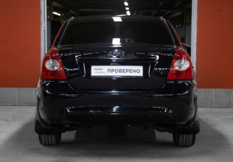 Подержанный автомобиль Ford Focus Sedan 2008 года (6 фото)