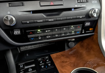 Подержанный автомобиль Lexus RX 2016 года (30 фото)