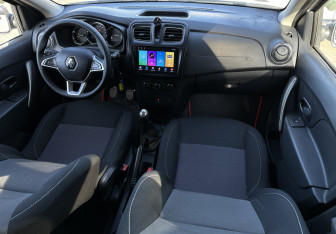 Подержанный автомобиль Renault Sandero 2020 года (15 фото)