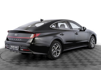 Подержанный автомобиль Hyundai Sonata 2023 года (5 фото)