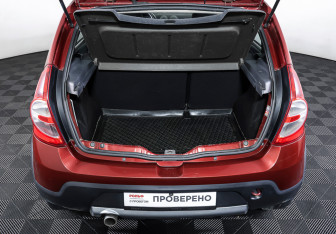 Подержанный автомобиль Renault Sandero 2011 года (10 фото)