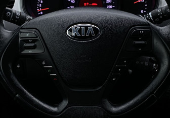 Подержанный автомобиль Kia Ceed Hatchback 2015 года (14 фото)