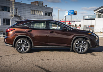 Подержанный автомобиль Lexus RX 2017 года (4 фото)