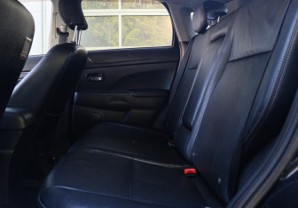 Подержанный автомобиль Mitsubishi ASX 2012 года (8 фото)